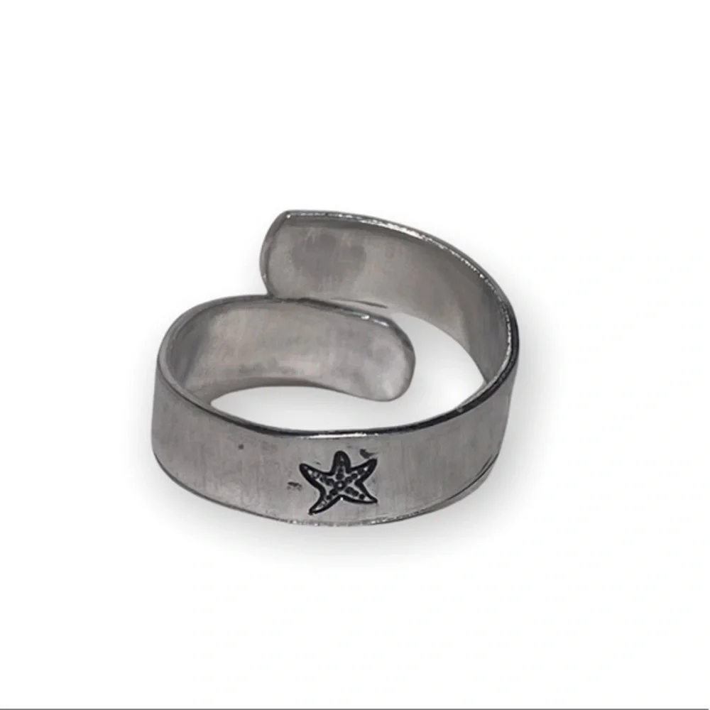 Handmade‎ 8/9 hand stamped starfish pattern adjustable hypoallergenic wrap ring